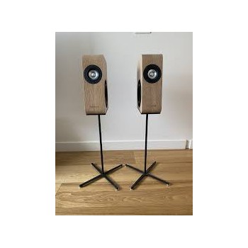 Boenicke W5 Stands 2